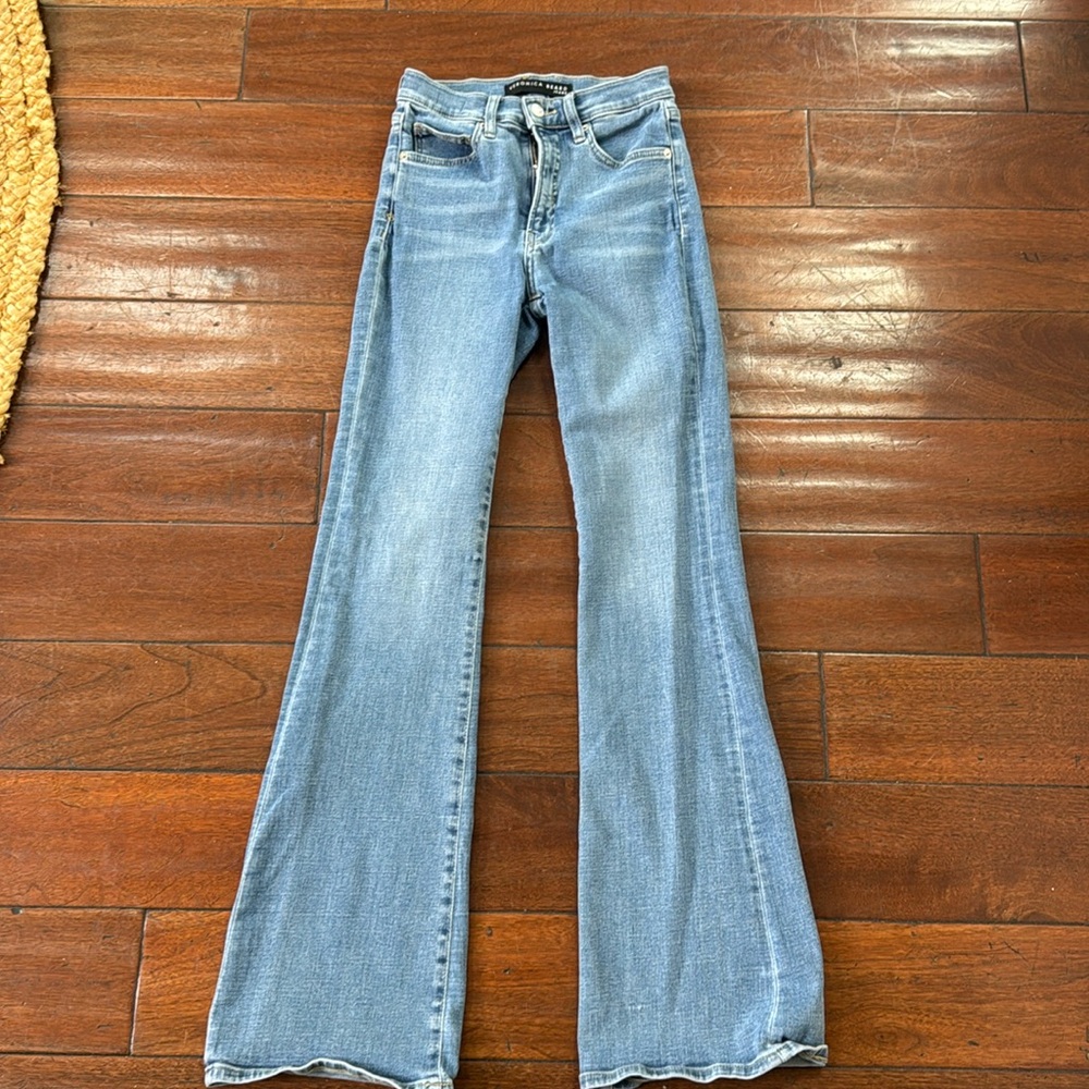 Veronica Beard Size 25 Beverly Skinny Flare High Rise. Wash is Iceberg